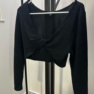 Twisted black top!